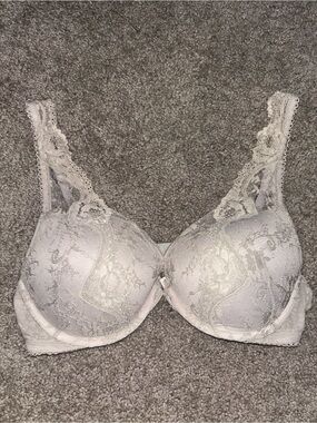 Victoria's Secret Lace Underwire Bra in Light Gray